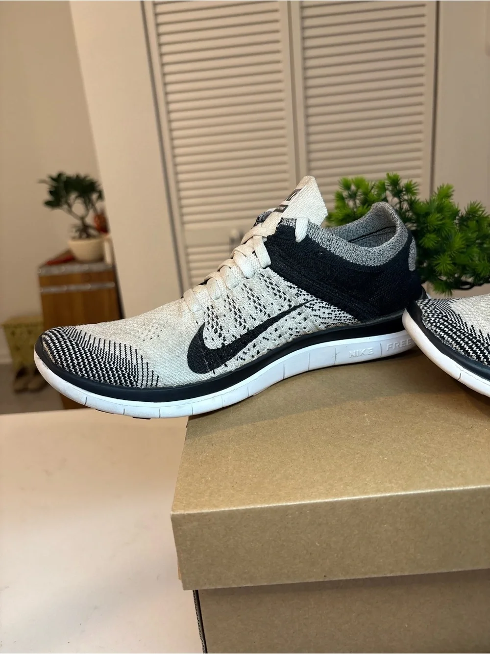 Nike Free 4.0 Flyknit Cookies and Cream Women’s size 8.5 running shoes